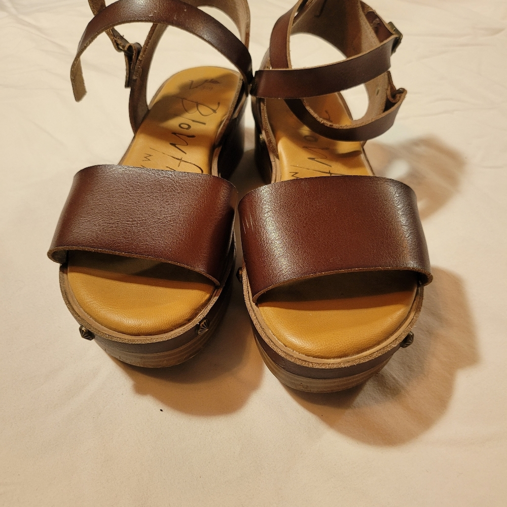 Woman's size 7 Blowfish Vegan leather platform sandals